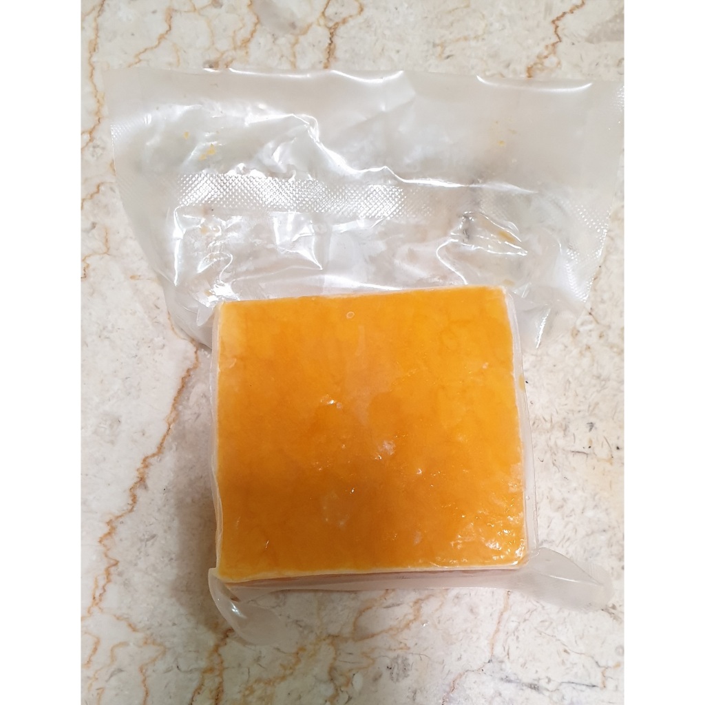 

Keju Red Cheddar Block Red Cheddar Cheese 250Gr Vacuum / ORANGE CHEDDAR Keju Mudah Lelah - HALAL