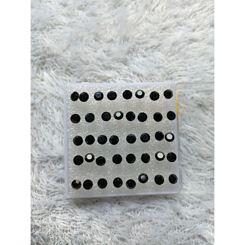 Giwang plastik permata hitam 2psg