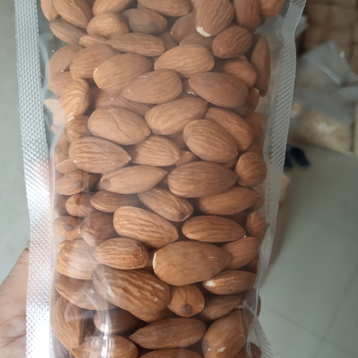 

Kacang Almond Mentah 250gr Utuh Natural Supreme 27/30