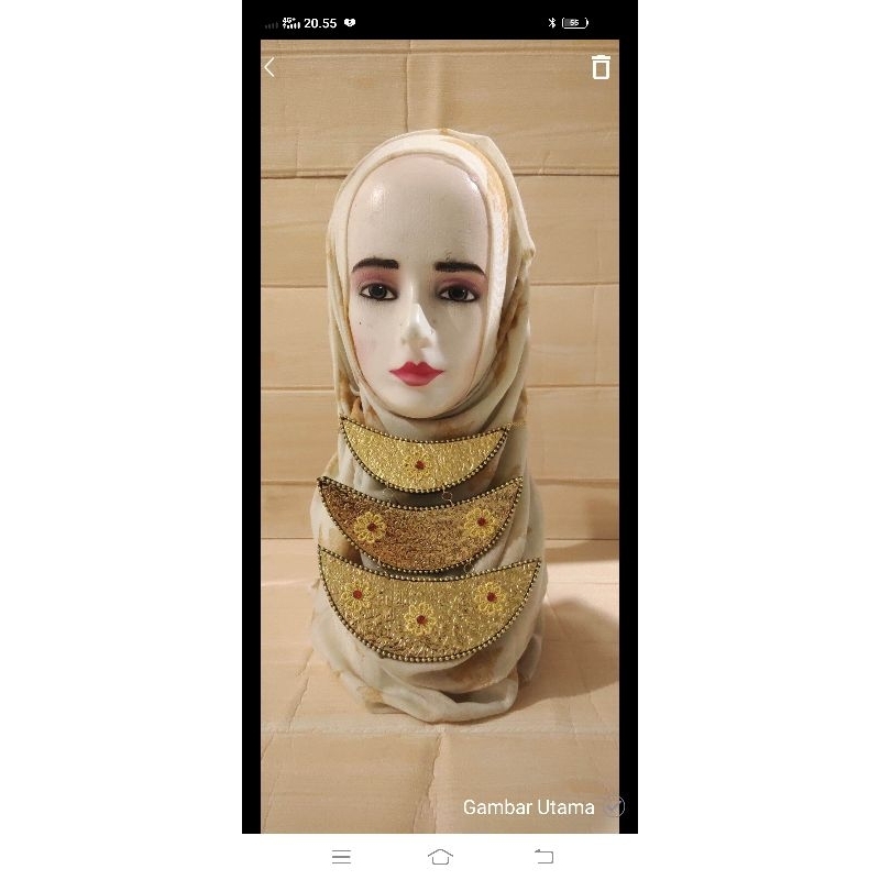 kalung bulan sabit