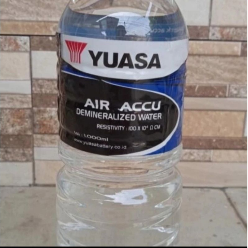 Air Aki Accu Yuasa 1 Liter Biru Untuk tambah air aki basah motor dan mobil