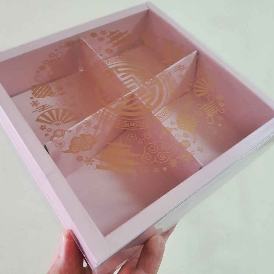 

10 pcs box mika imlek kemasan cookies sekat 4 ukuran 8x8x5cm warna pink chinese new year