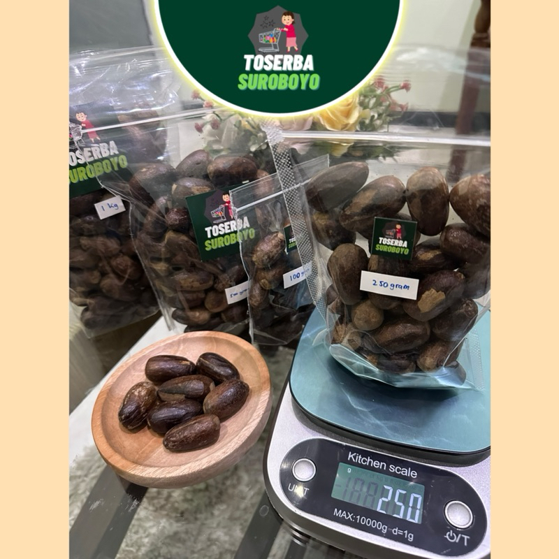 

Pala Lonjong Kulit Utuh Kualitas Super 100 / 250 Gram