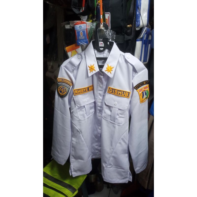 kemeja tangan panjang putih dishub lengkap dng atribut timbul
