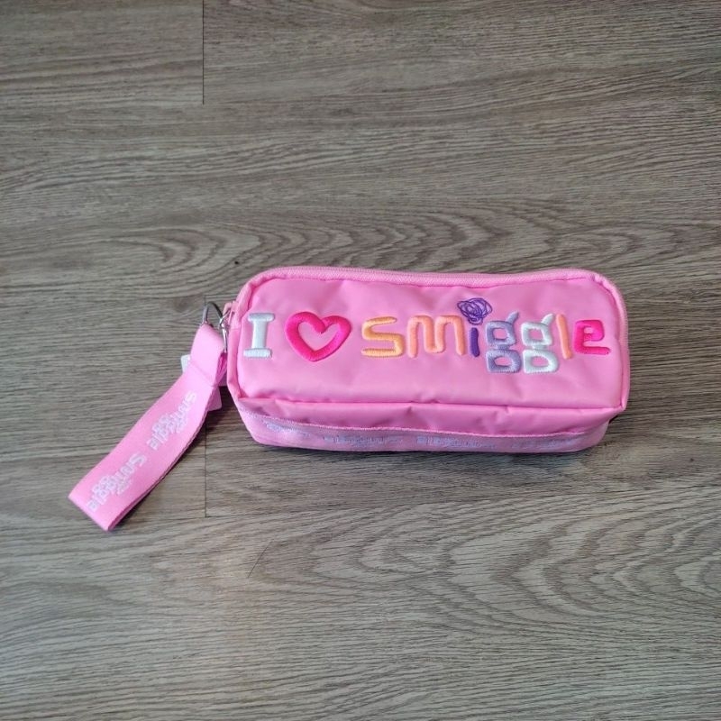 

Tempat Pensil Smiggle Pink