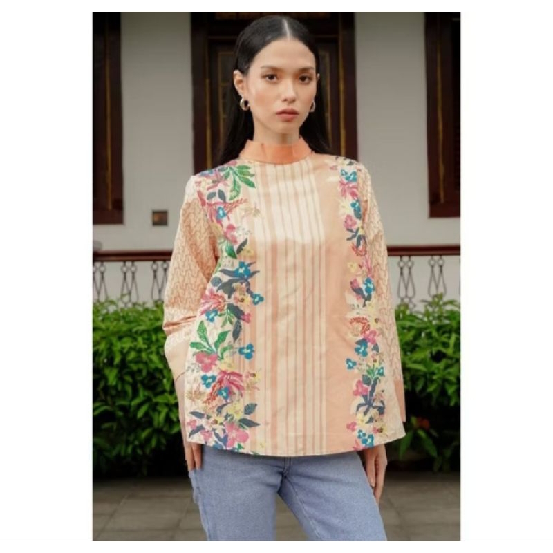 Benang Jarum Reverie Blouse - Peach Fuzz