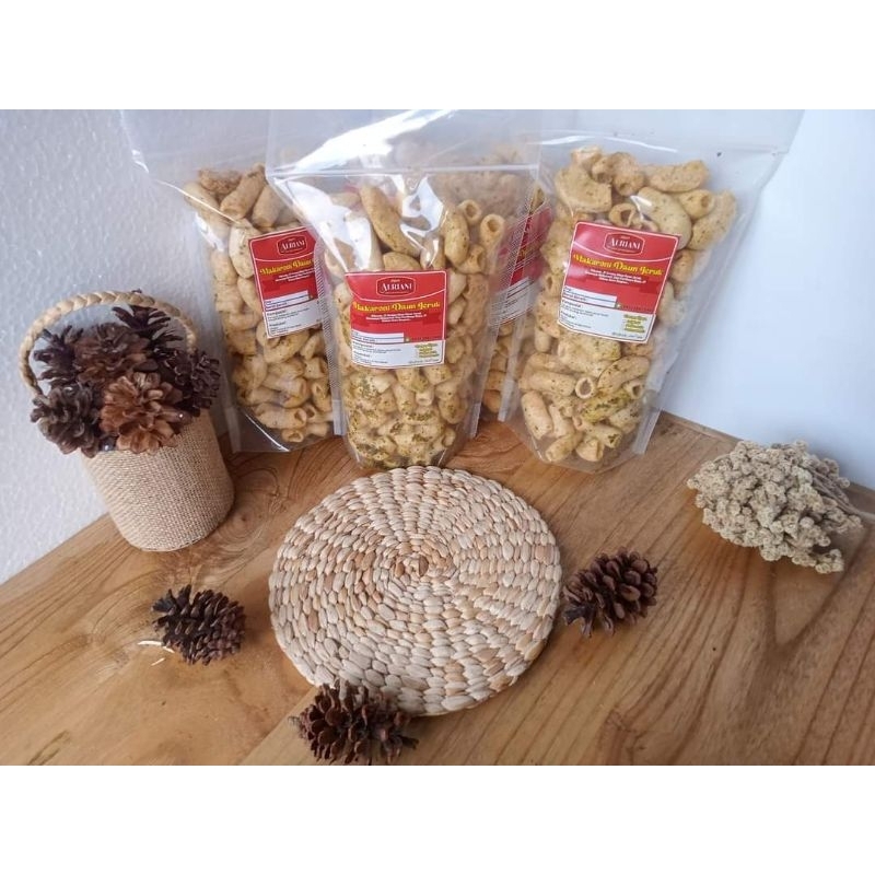 

kerupuk makaroni jeruk purut khas Acil ifit kalua