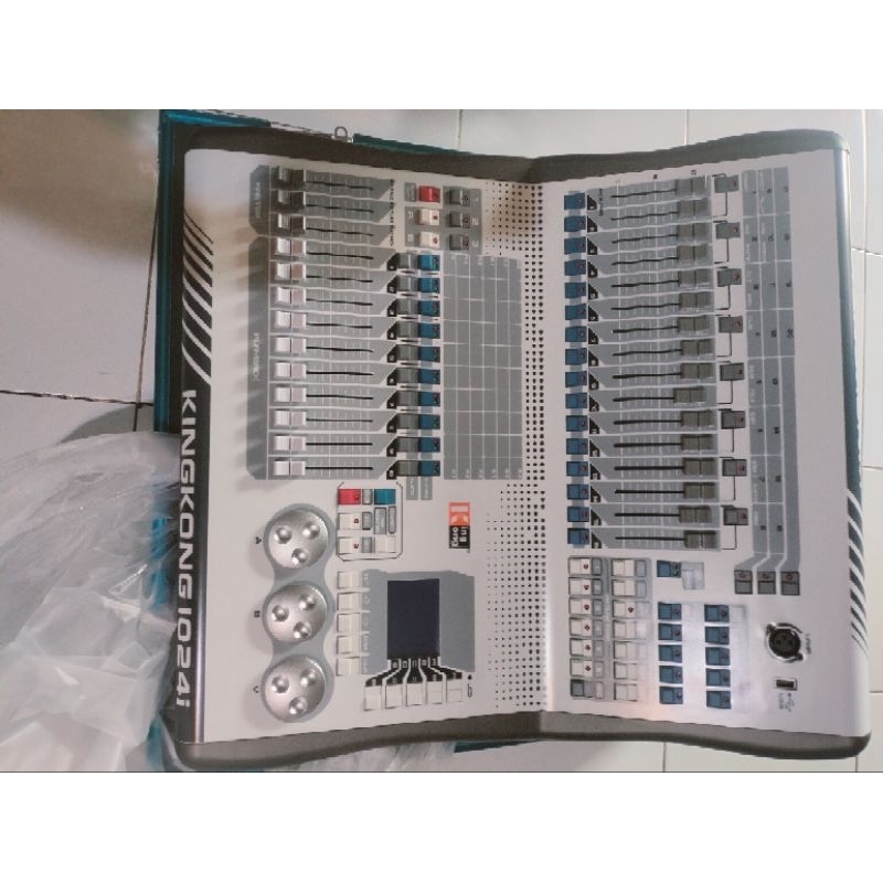 Mixer DmX lampu Kingkong minipearl 1024i