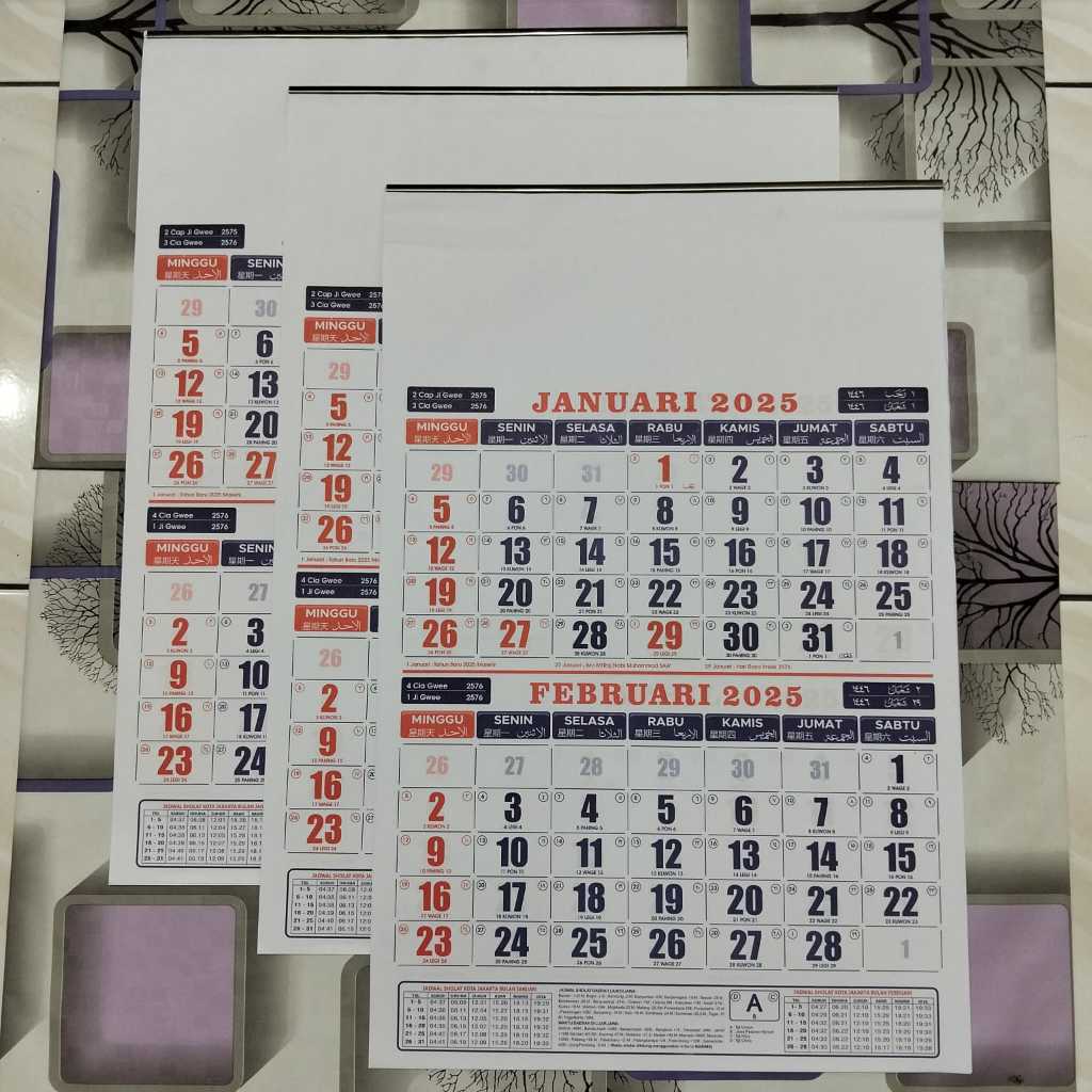 

Kalender dinding dwi bulan 2025