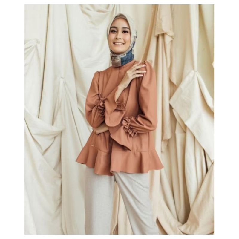 PL Preloved VVGC Clara Blouse Almond S by Wearing Klamby