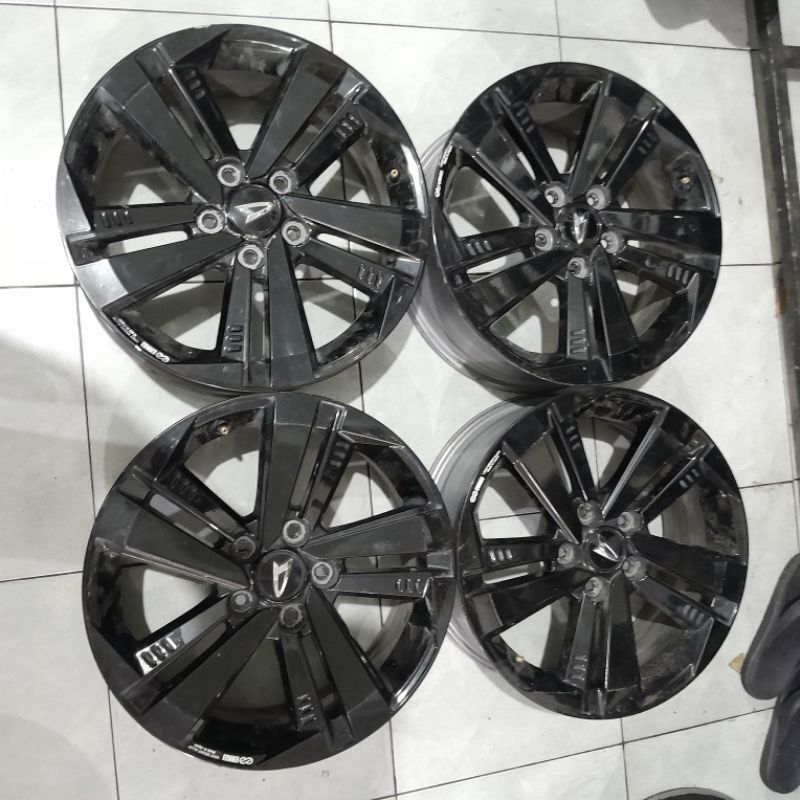 Velg Copotan Mobil Terios Rush 2024 R17 Ring 17