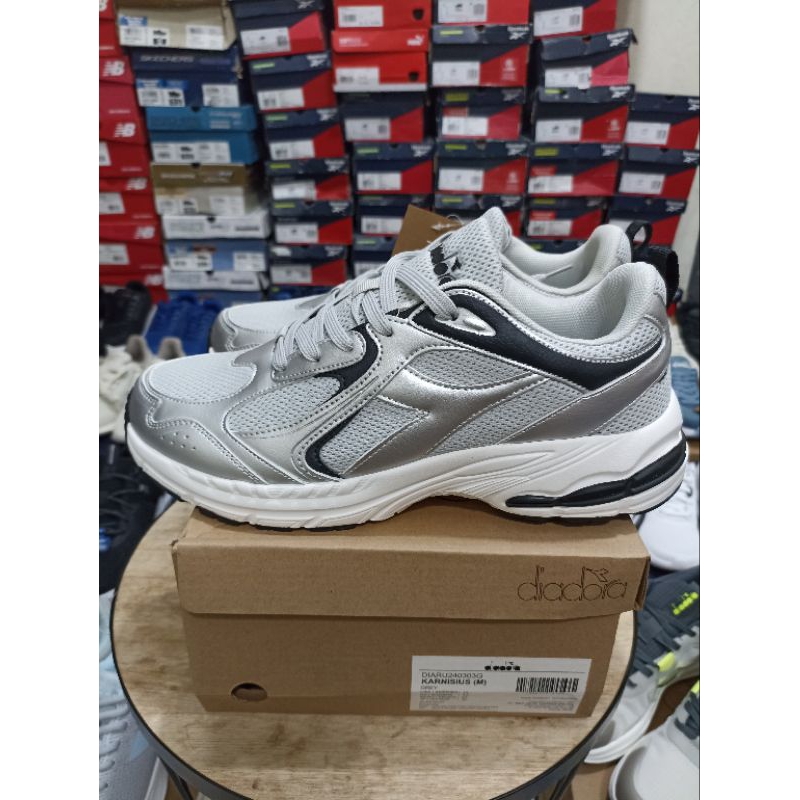 Sepatu Original Diadora Karnisius Grey