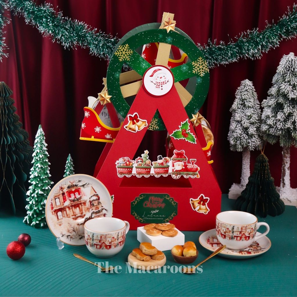 

Hampers Premium Natal isi Cangkir Set Christmas dan Kue Kering Natal - Parsel Natal Unik