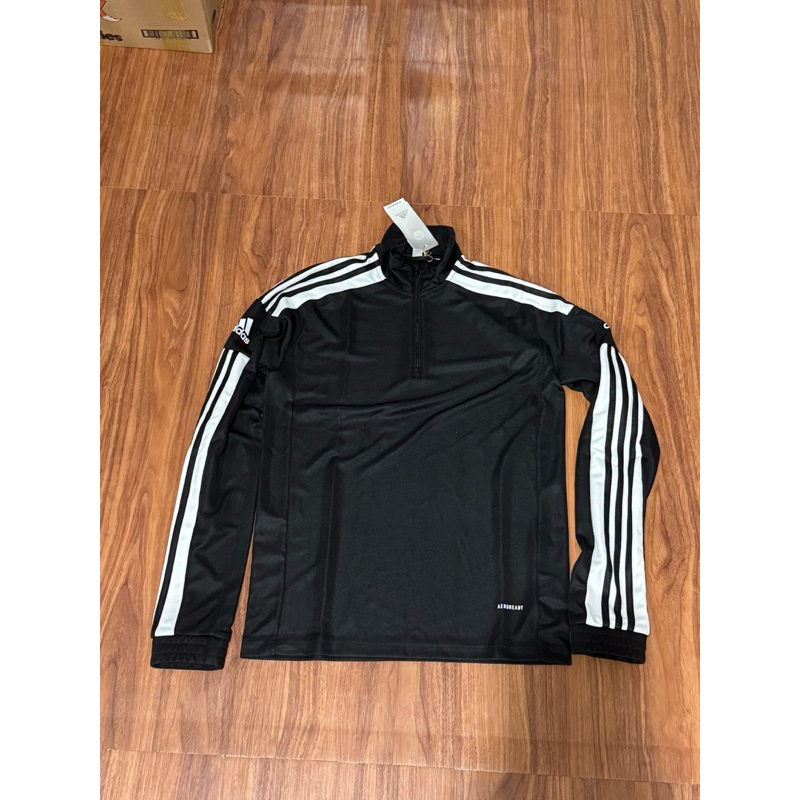 Baju Adidas lengan panjang, warna Hitam Ukuran S, pembelian di Amsterdam , Belanda.