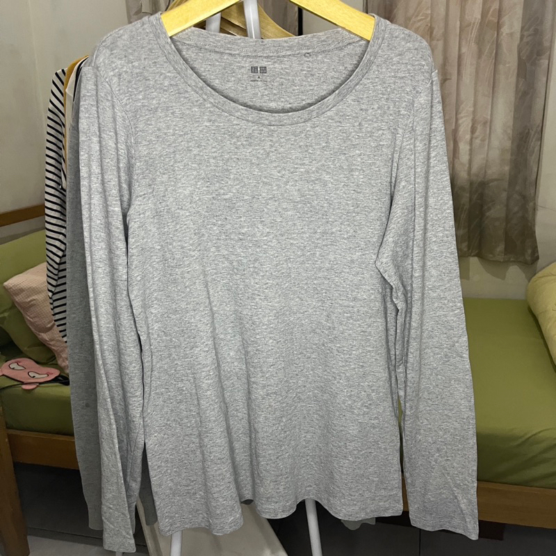 Kaos Polos Lengan Panjang Uniqlo