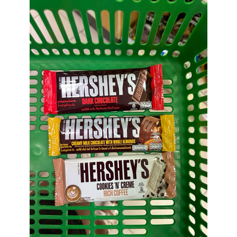 

Hershey's Cookies N Cream, Hershey's Dark chocolate, Hershey's Creamy Milk Chocolate with Whole Almonds Ori Malaysia