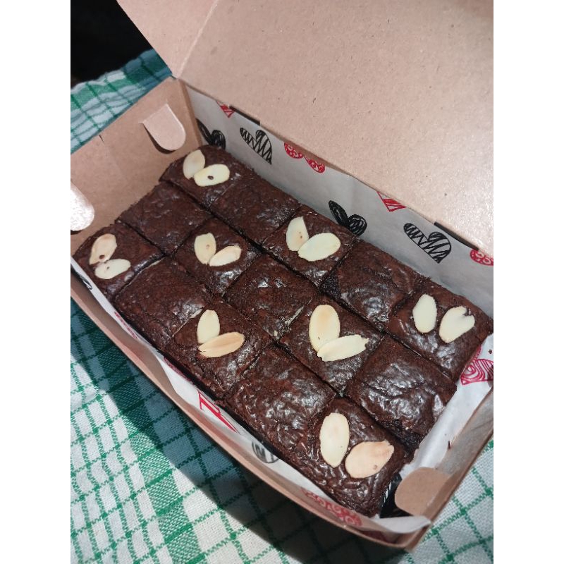 

Fudgy Brownies Almond by SMILESGOODIES