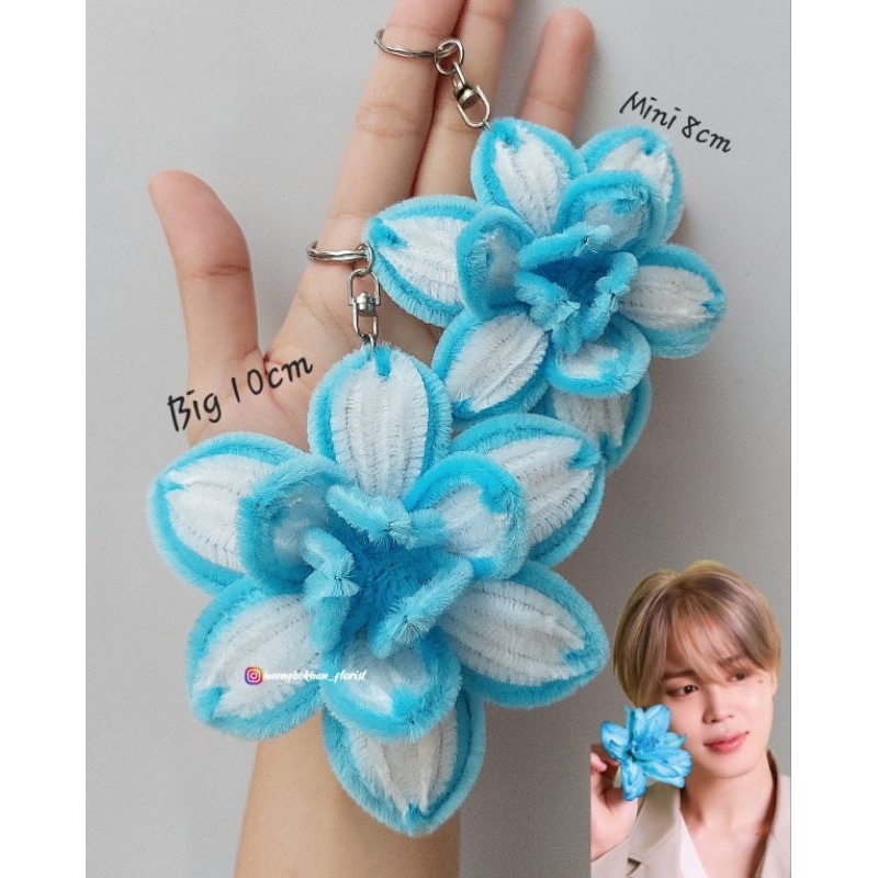 Smeraldo Flower Blue Keyring / Gantungan Kunci Bunga Kawat Bulu Smeraldo by BTS