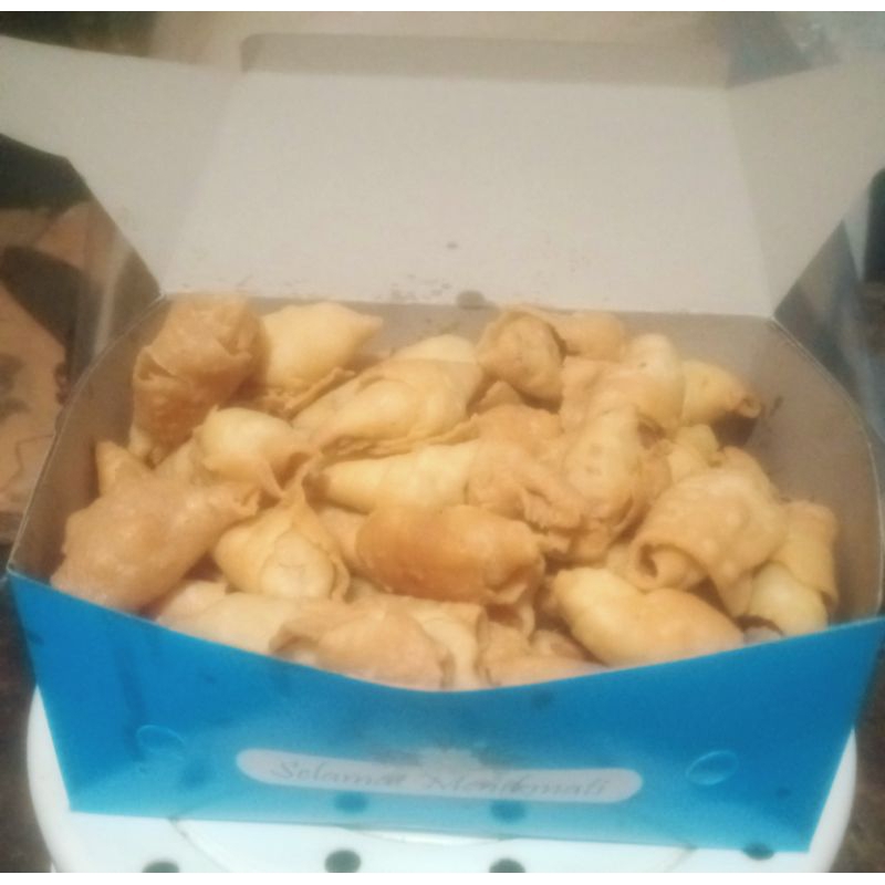 

Molen Pisang Mini Mamah Cindy, 1 porsi isi 40 pcs, Harga 15rb/porsi, di goreng dadakan by order