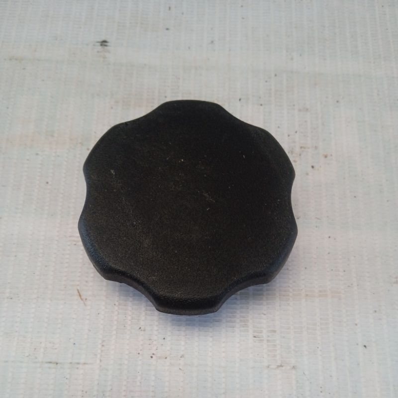 tutup oli mesin isuzu panther original lelangan