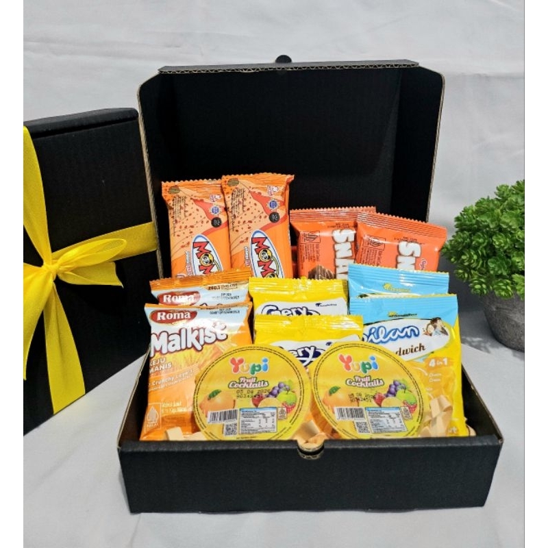 

PAKET GIFT SNACK HAMPERS BESAR WARNA KUNING OREN, UCAPAN SUKA2
