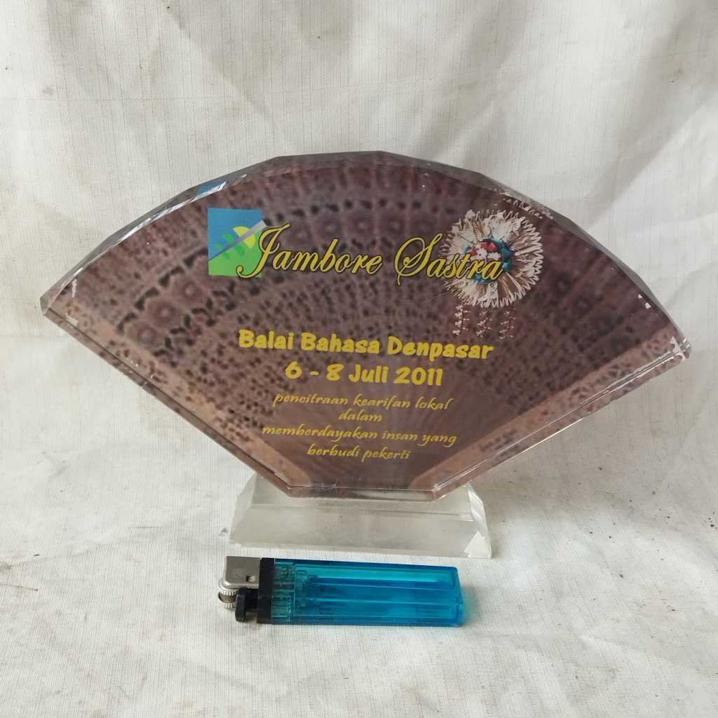 Pajangan Meja Kristal Jambore Sastra 2011