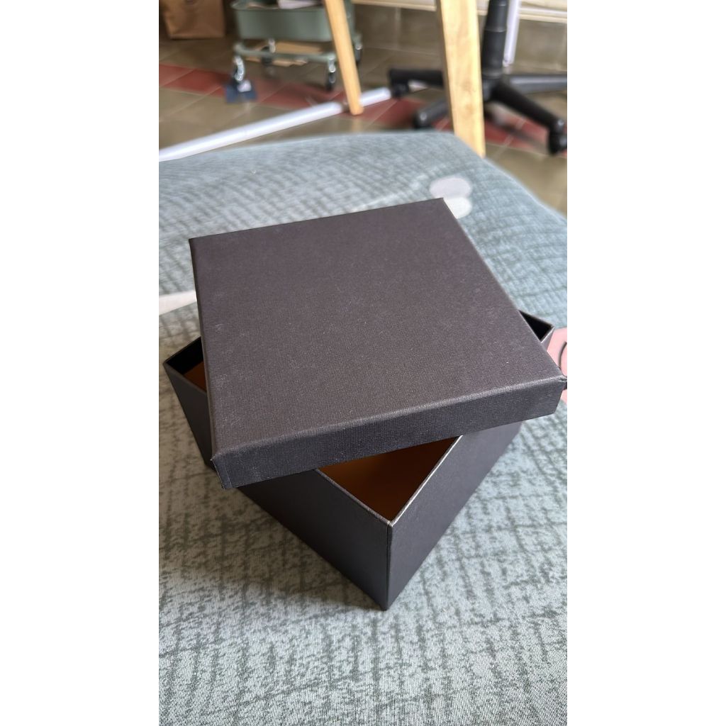 

RB giftbox premium hardbox ukuran 15 x 15 x 10