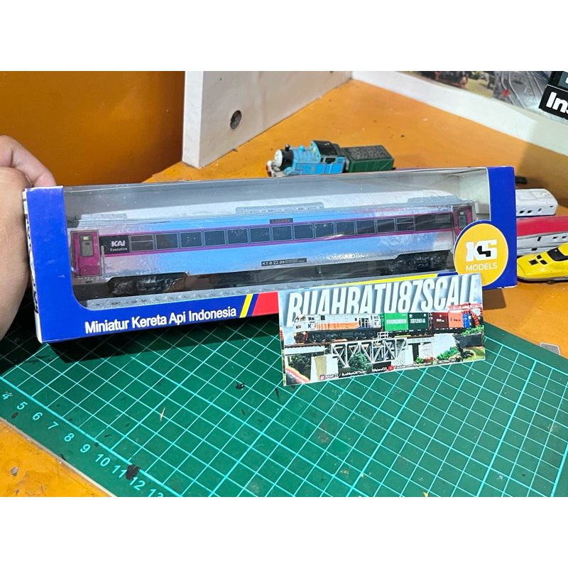 Miniatur Kereta Penumpang Eksekutif New Generation SKALA HO 87 Low Detail