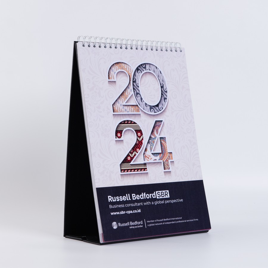 

Kalender Meja Custom 14 Lembar Calendar Duduk A5 Bahan Art Cartoon Selaras Printing