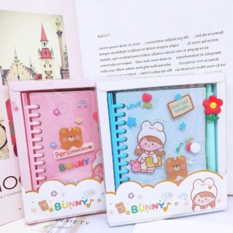 

BUKU DIARI KARTUN PULPEN BUKU JURNAL FREE PULPEN LUCU BINDER BOOK CARTOON BINDER BOOK BUKU MEMO DIARY BOOK STATIONARY STATIONERY CATATAN ANAK SEKOLAH HADIAH KADO ULANG TAHUN vincess