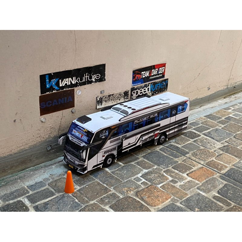PAPERCRAFT BUS TUNGGAL JAYA ONEPIECE BUKAAN BAGASI Miniatur