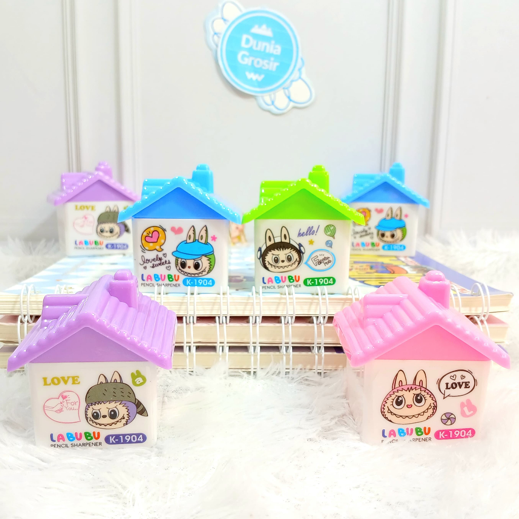 

Serutan Pensil LABUBU Bentuk Rumah Unik Lucu / Rautan LABUBU Model Rumah Mini Super Cute Lucu Alat Tulis Sekolah Anak Kekinian Kualitas Terbaik Bisa Grosir dan COD