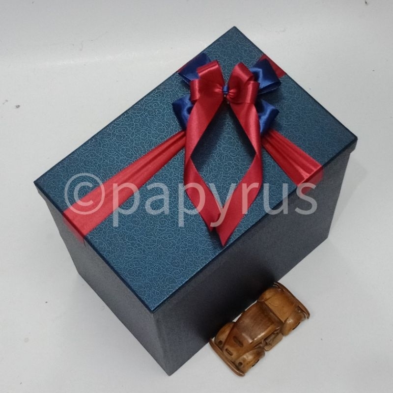 

PAPYRUS 20x30 Tinggi 30cm Kotak Kado Gift Box Hadiah V3