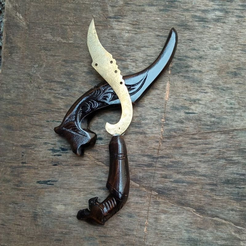 Kujang Sunda bahan Kuningan bilah ukir lafadz