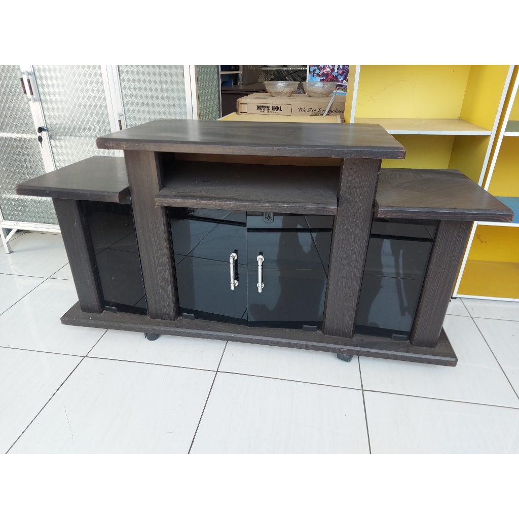 Meja TV Kayu Berkualitas dan Elegan