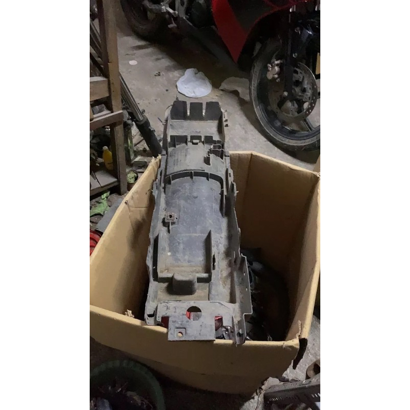 kolongan belakang honda cbr 150r k45a lokal mata dua nonled cbr 150 tempat box aki wadah aki body be