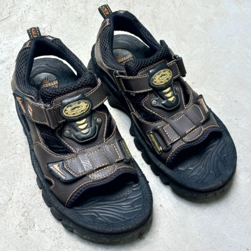 Sepatu-Sandal Gunung Weidenmann: Bekas