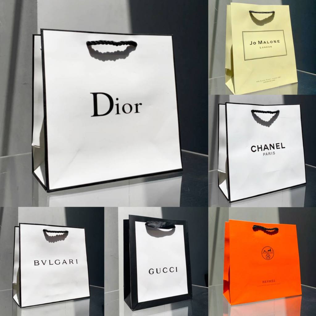 

Paperbag Branded Pembungkus Kado Shopping Bag Kelengkapan Tas Kertas Hadiah Bermerk