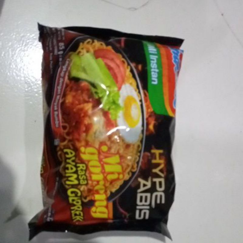

mie goreng ayam geprek