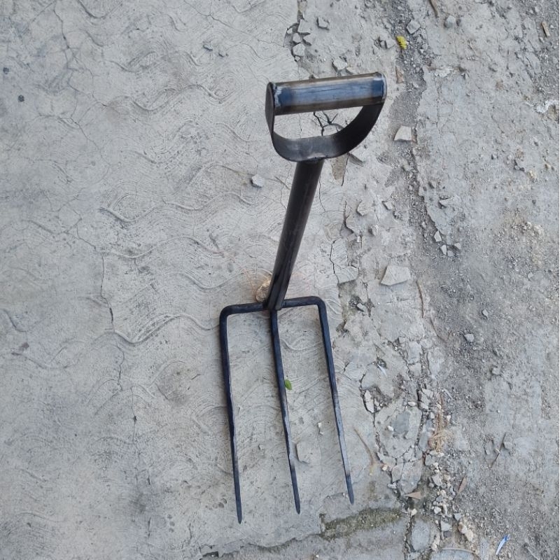 garpu tanah injak gigi 3 garpu tanah