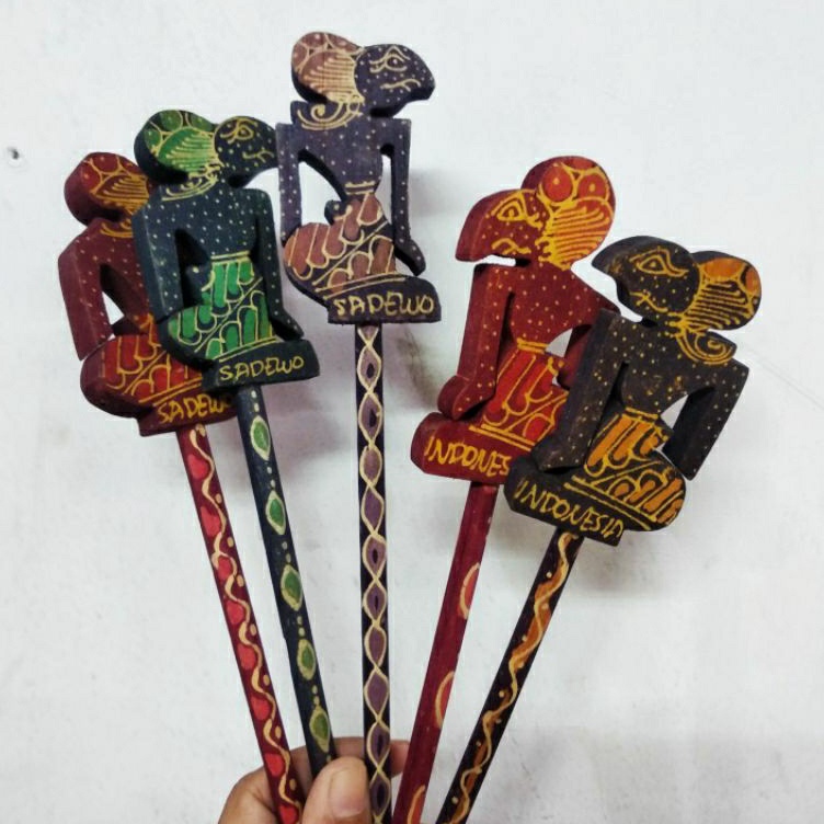 

Free Packing Pensil Batik Wayang 1 kodi isi 2pcs Oleh Oleh Souvenir Khas Jogja