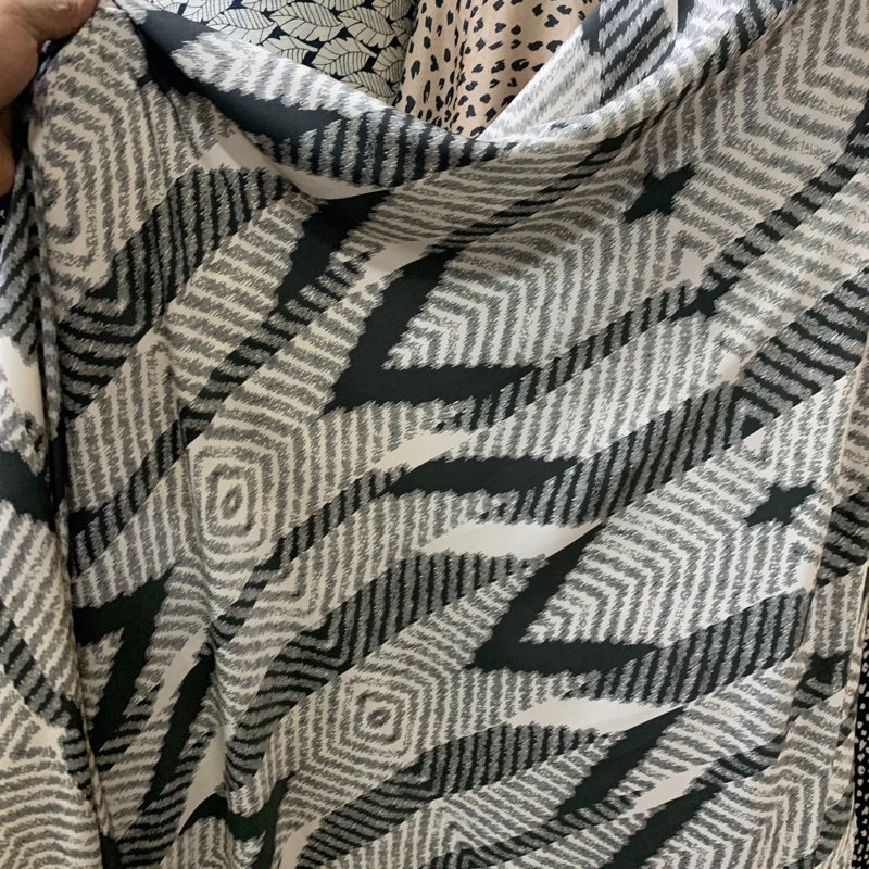 kain silk motif - kain cradenza silk motif - kain silk crinkle import garment