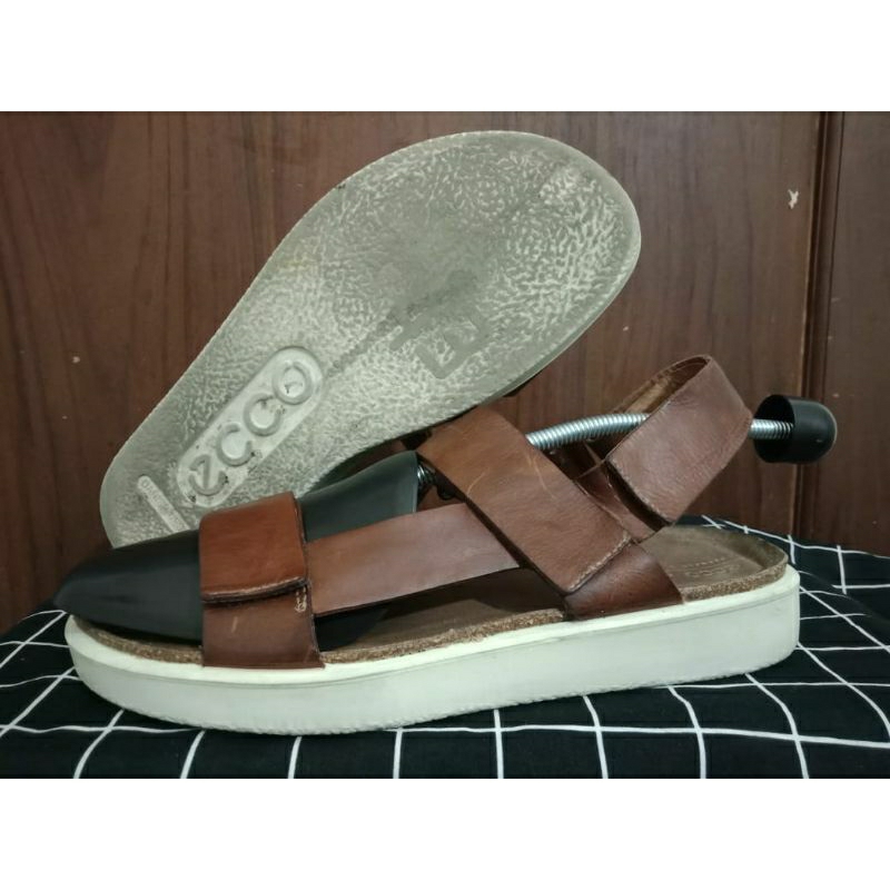 sandal ECCO. 43
