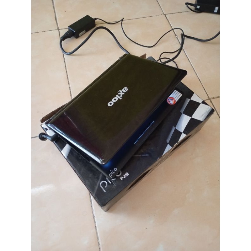 Laptop netbook second 10 inch slim MURAH mulus normal semua SIAP PAKAI & zoom baterai garansi awet w
