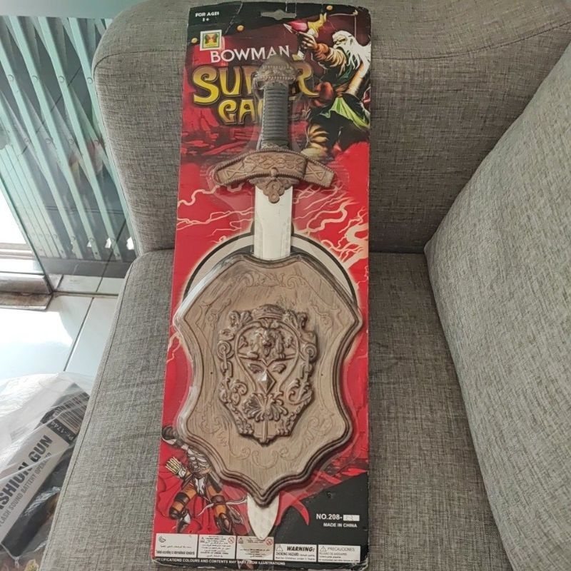 mainan pedang tameng besar