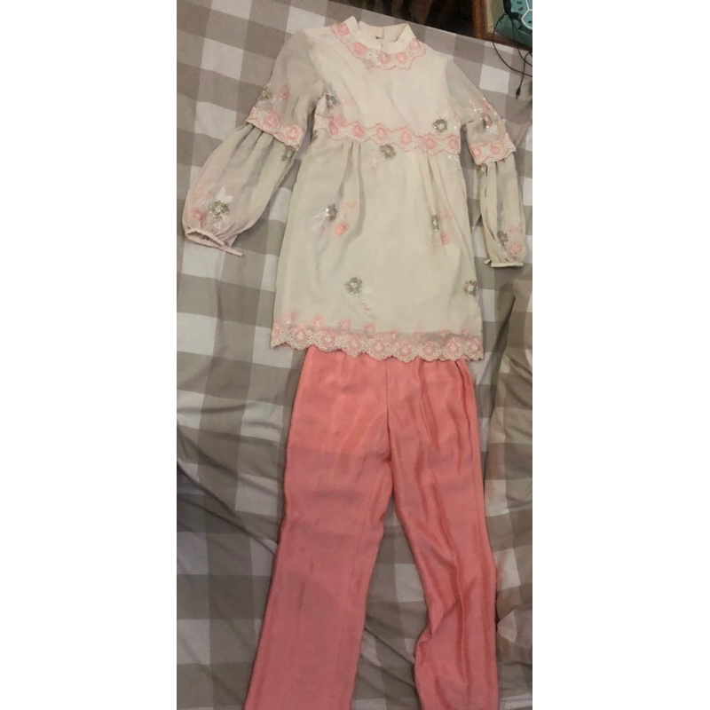 Preloved Bunga Flower Baju Gamis Putih White Jingga Orange Bordir Payet Tekstil Celana Panjang Pants