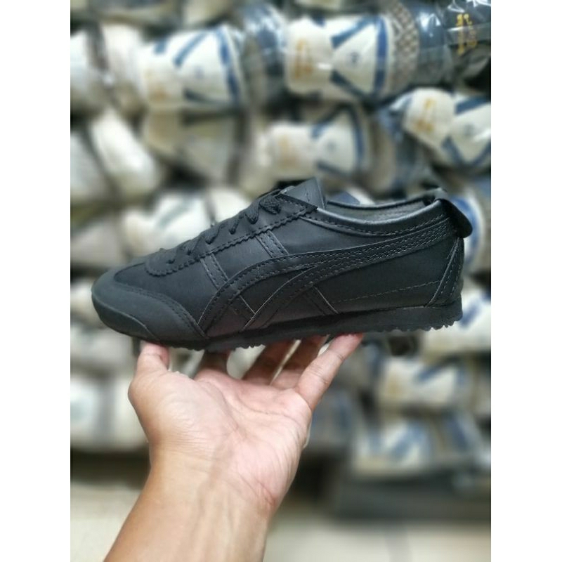 Sepatu tali hitam onitsuka tiger