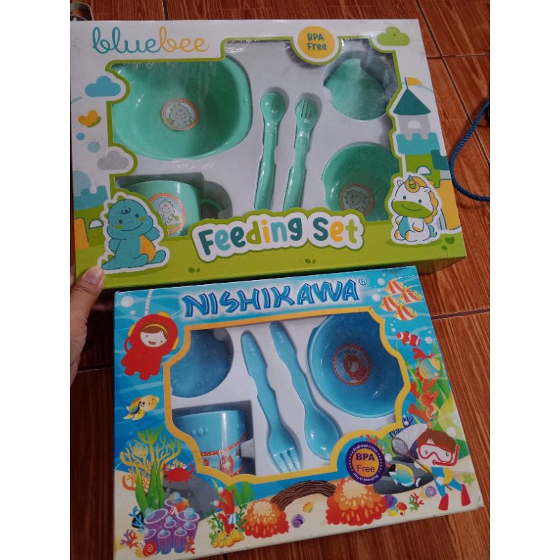 Tempat makan bayi warna biru