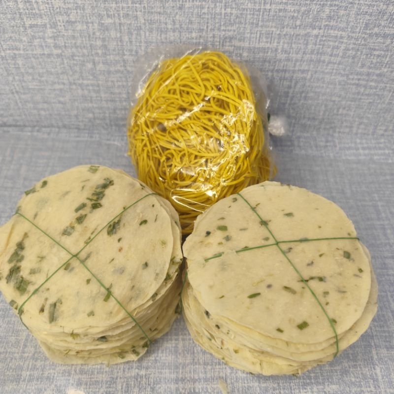 

Kerupuk Kamang 2 ikat dan mie kuning 250gr