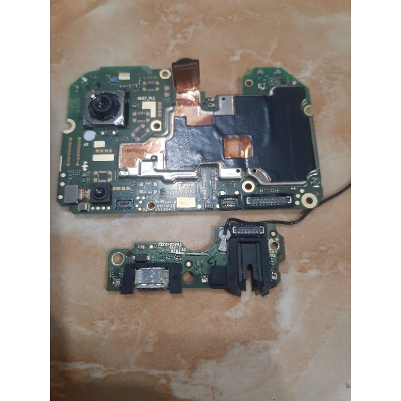 mesin hp Infinix Hot 30i mesin saja tidak termasuk lcd dll mesin normal udah tested